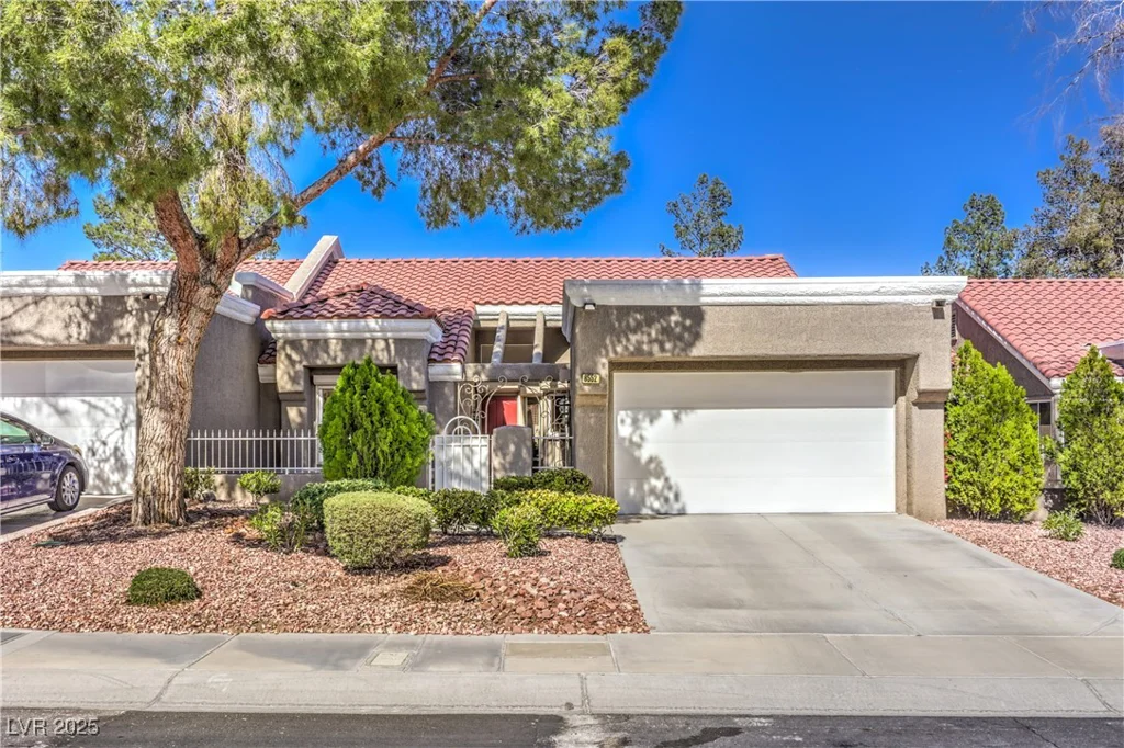 8552 DESERT HOLLY, Las Vegas, NV 89134