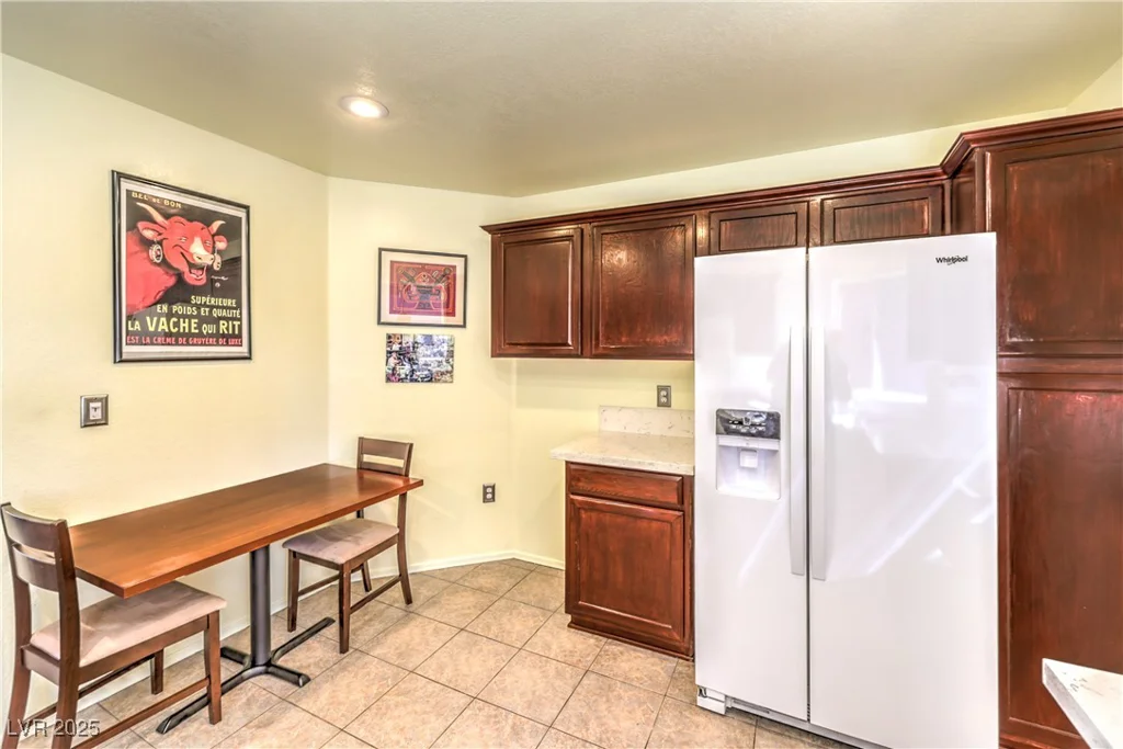 8552 DESERT HOLLY, Las Vegas, NV 89134