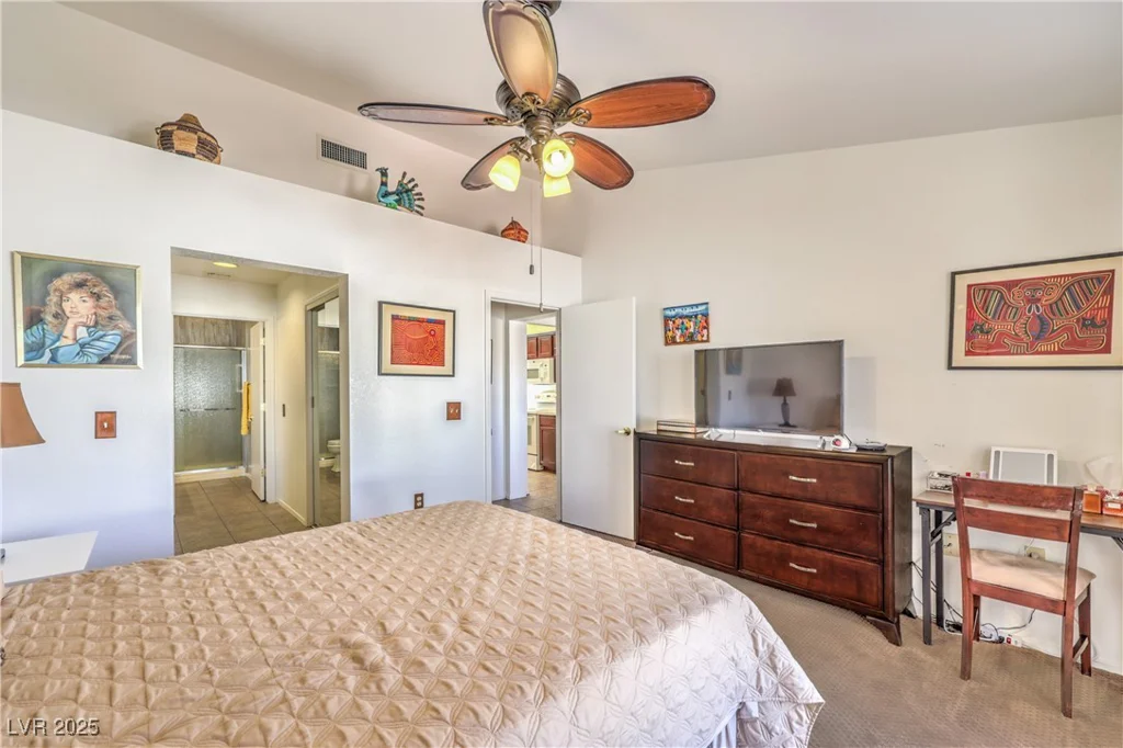 8552 DESERT HOLLY, Las Vegas, NV 89134