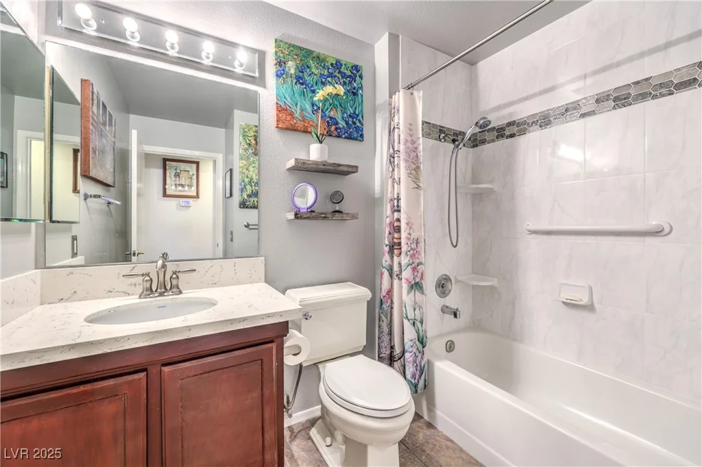 8552 DESERT HOLLY, Las Vegas, NV 89134