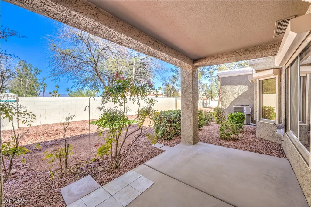8552 DESERT HOLLY, Las Vegas, NV 89134