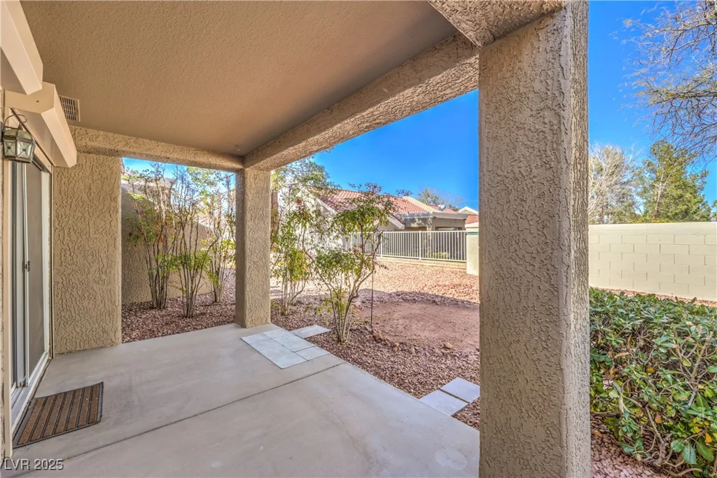 8552 DESERT HOLLY, Las Vegas, NV 89134