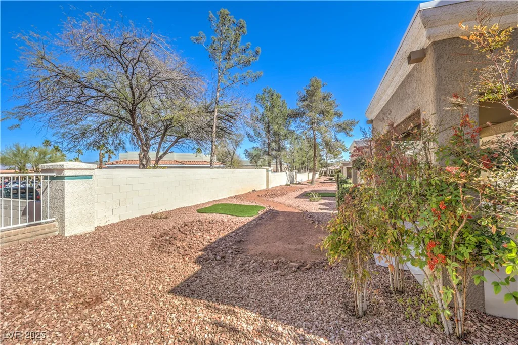 8552 DESERT HOLLY, Las Vegas, NV 89134