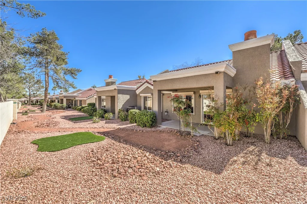 8552 DESERT HOLLY, Las Vegas, NV 89134
