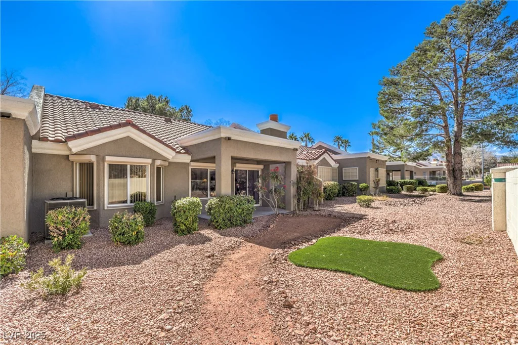 8552 DESERT HOLLY, Las Vegas, NV 89134