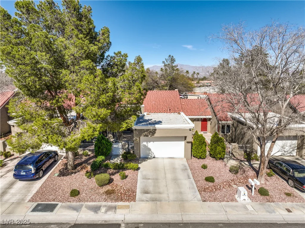 8552 DESERT HOLLY, Las Vegas, NV 89134