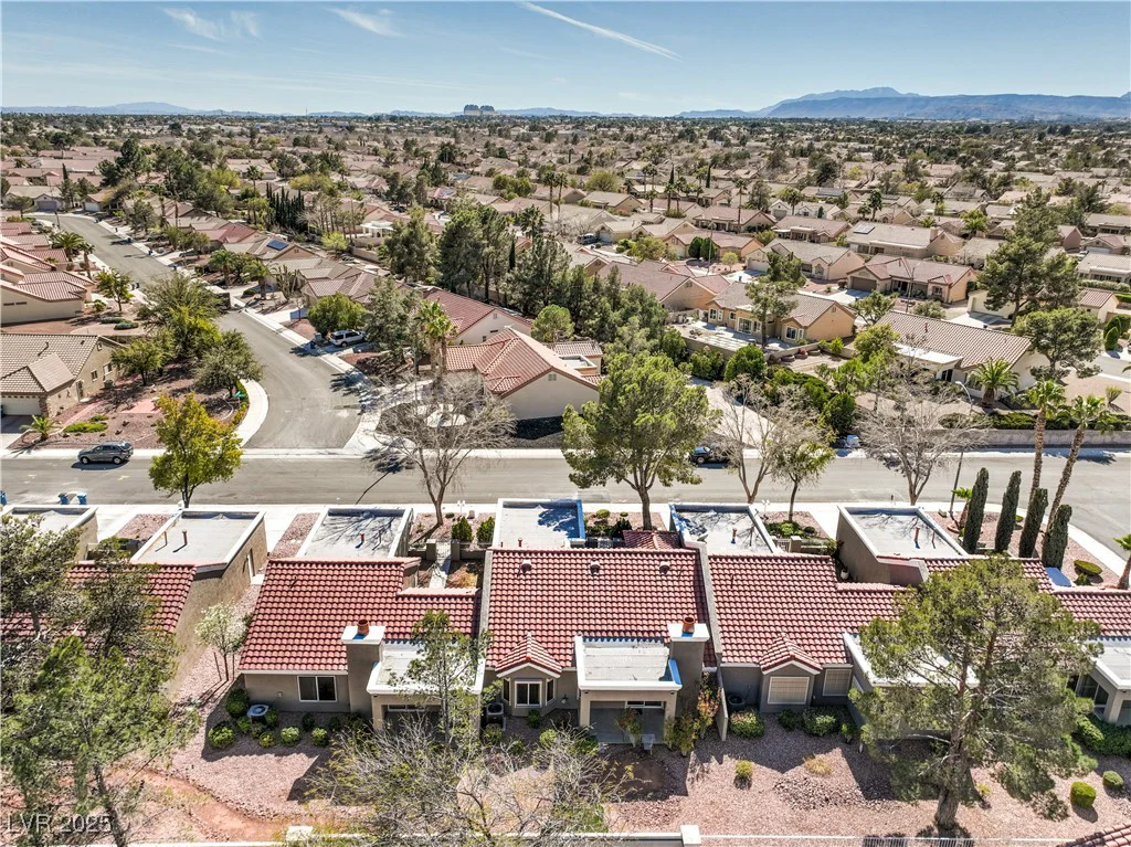 8552 DESERT HOLLY, Las Vegas, NV 89134
