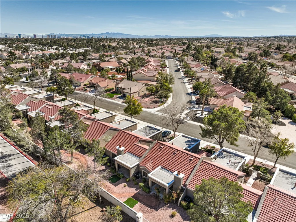 8552 DESERT HOLLY, Las Vegas, NV 89134