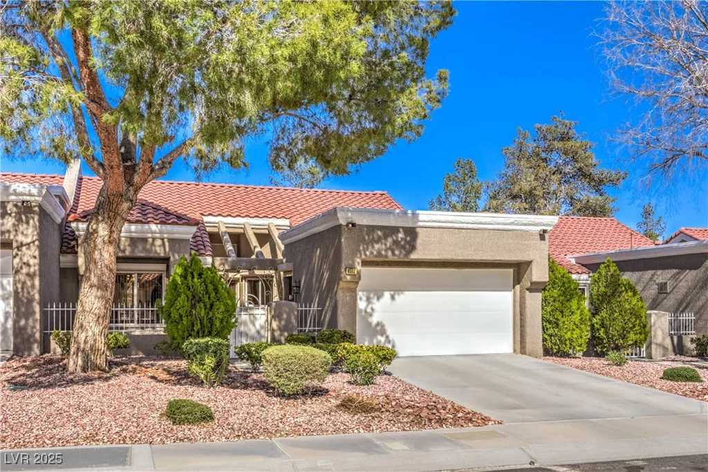 8552 DESERT HOLLY, Las Vegas, NV 89134