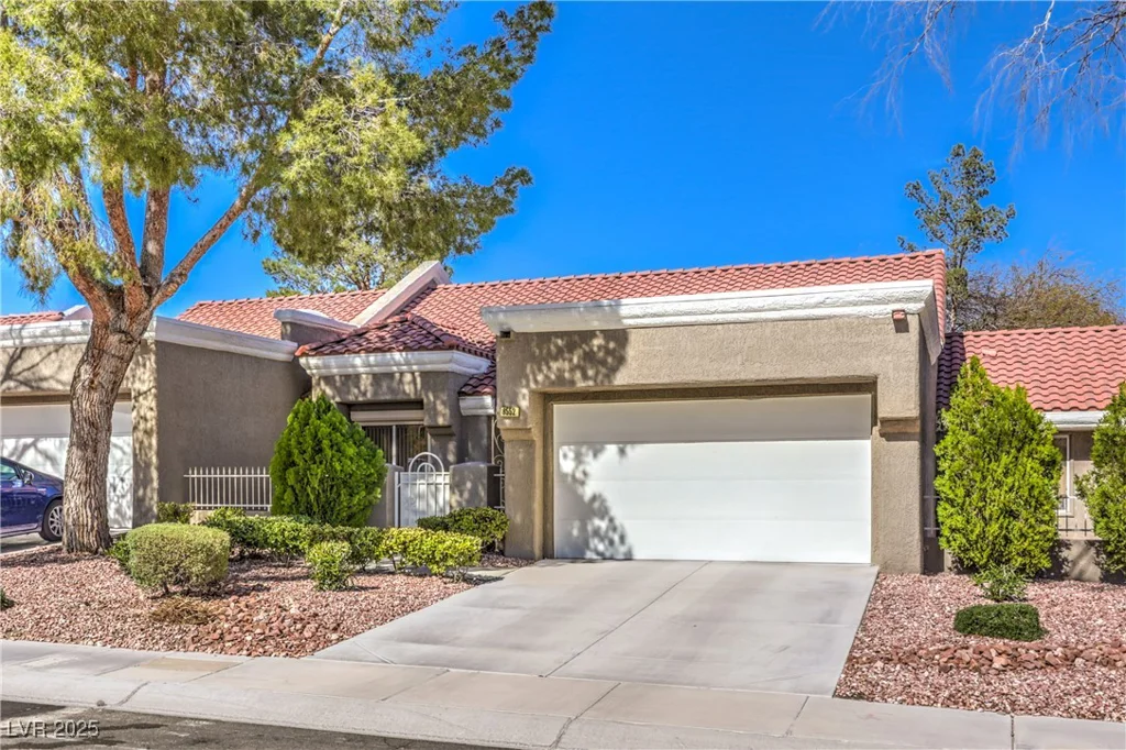 8552 DESERT HOLLY, Las Vegas, NV 89134