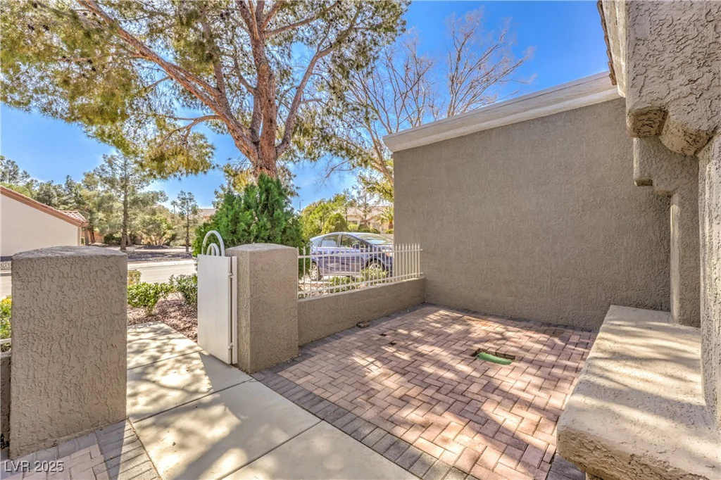 8552 DESERT HOLLY, Las Vegas, NV 89134