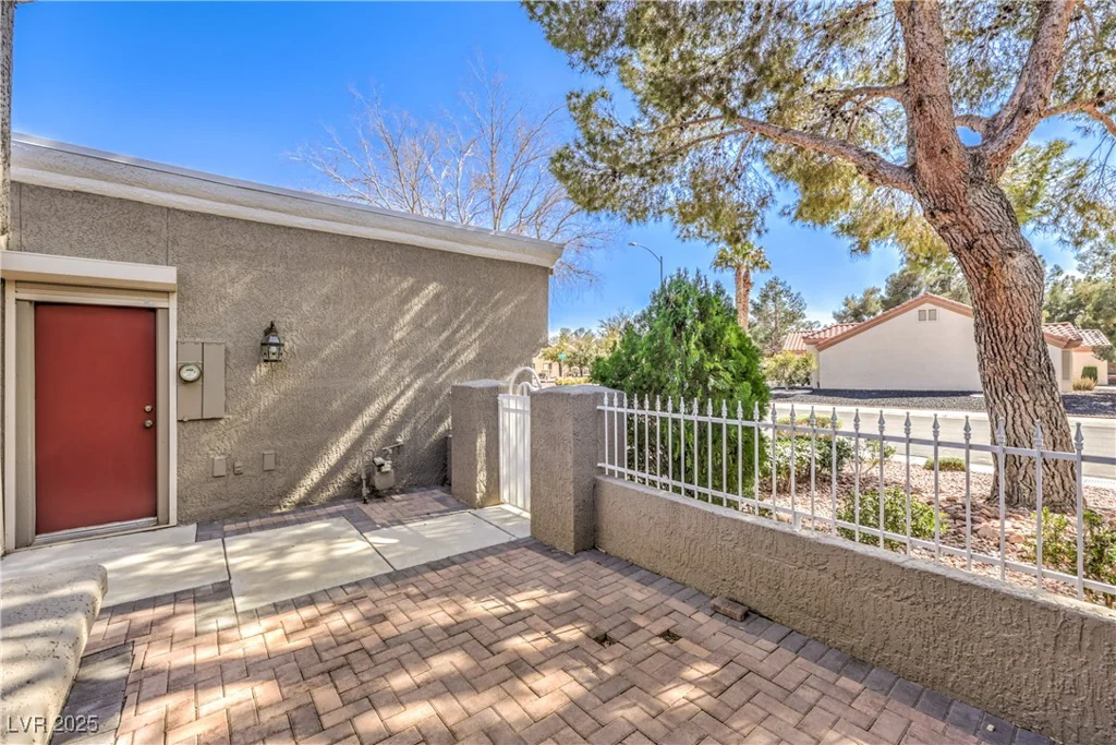 8552 DESERT HOLLY, Las Vegas, NV 89134