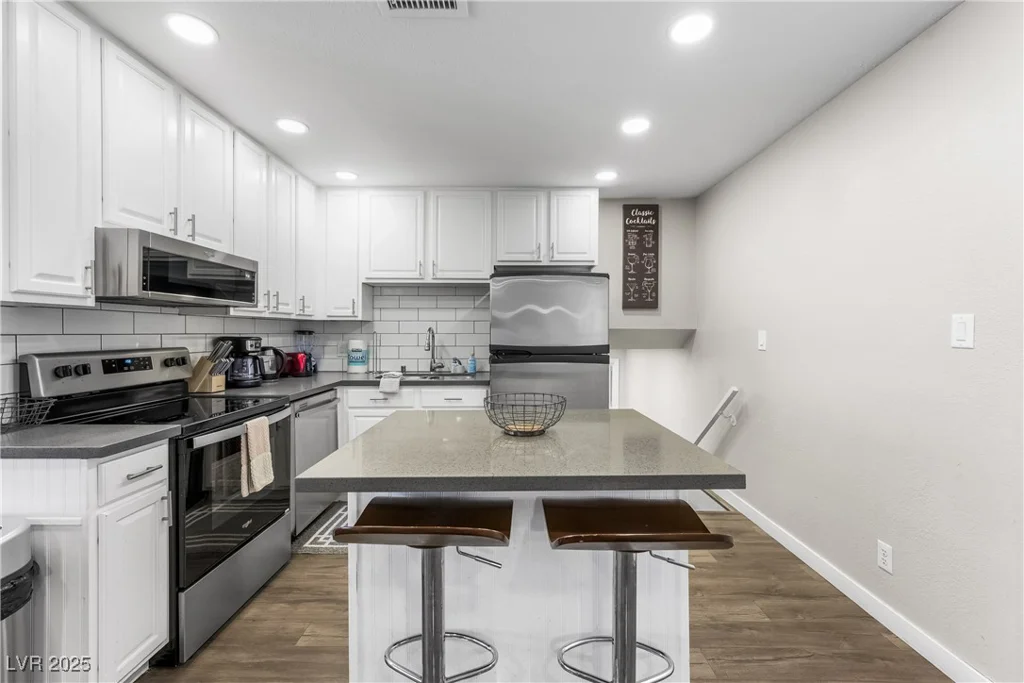 6121 Dayton, Las Vegas, NV 89107