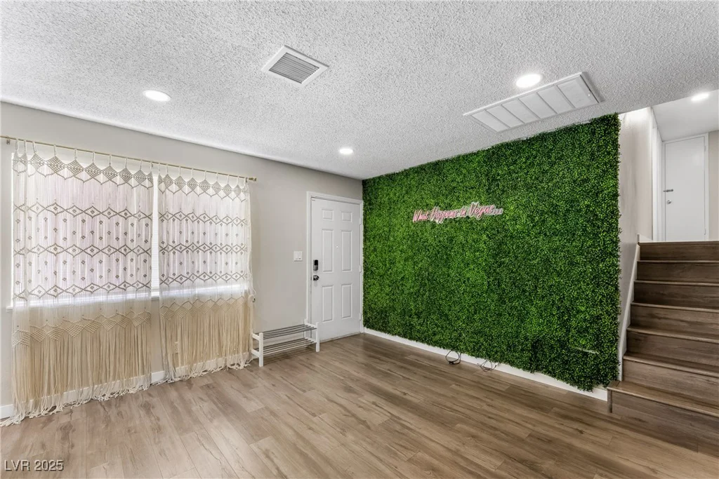 6121 Dayton, Las Vegas, NV 89107