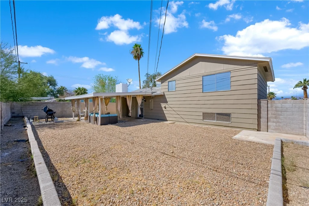 6121 Dayton, Las Vegas, NV 89107