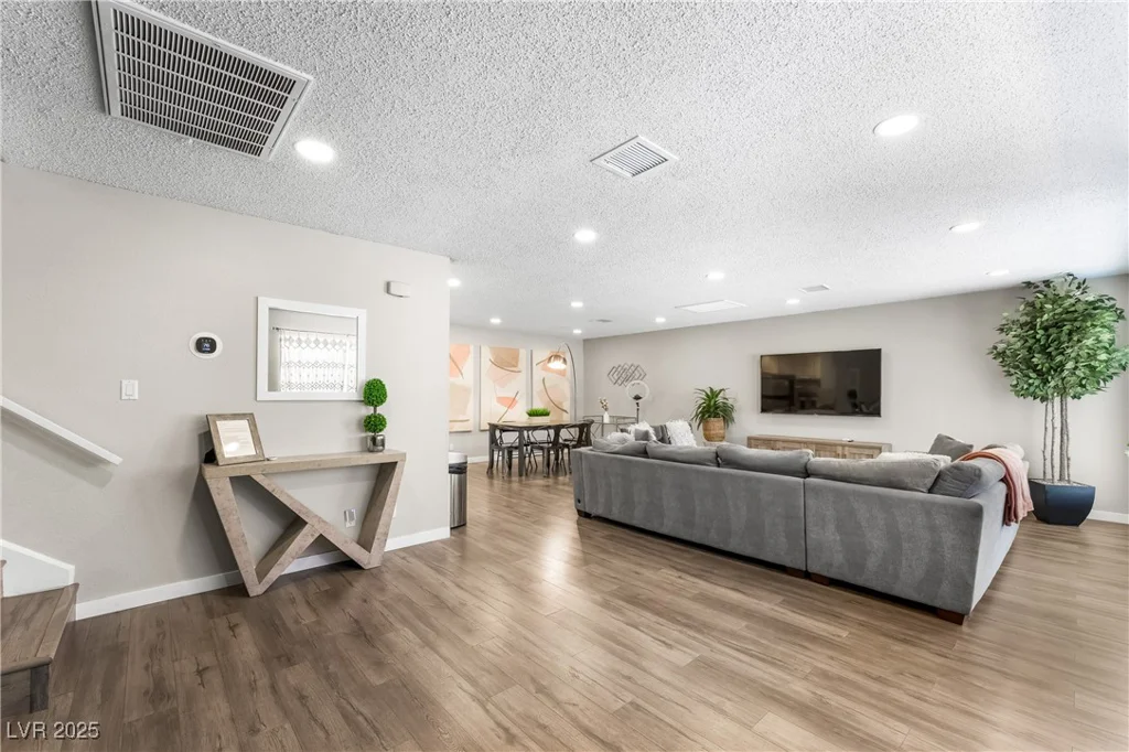 6121 Dayton, Las Vegas, NV 89107