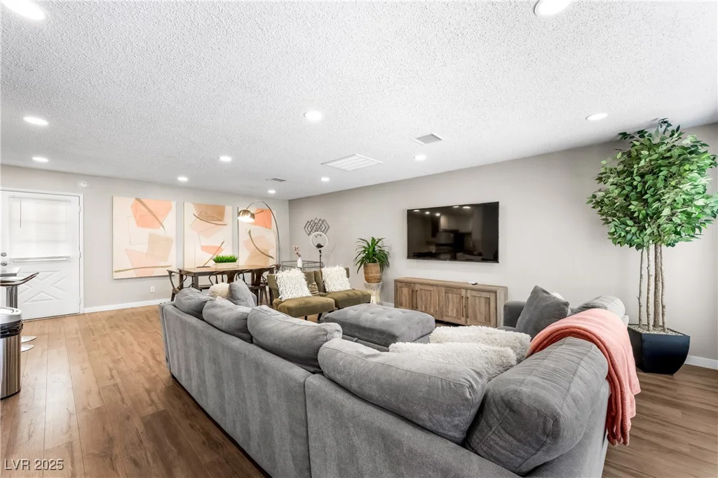 6121 Dayton, Las Vegas, NV 89107