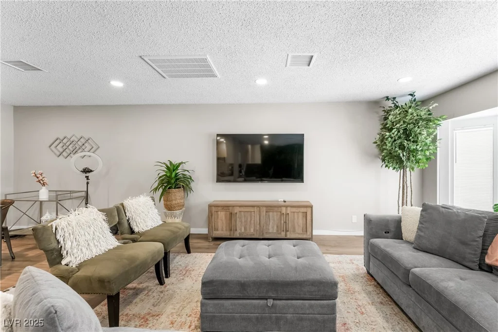 6121 Dayton, Las Vegas, NV 89107