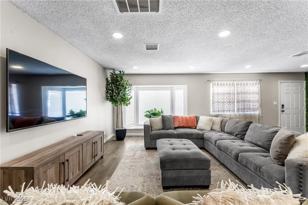 6121 Dayton, Las Vegas, NV 89107