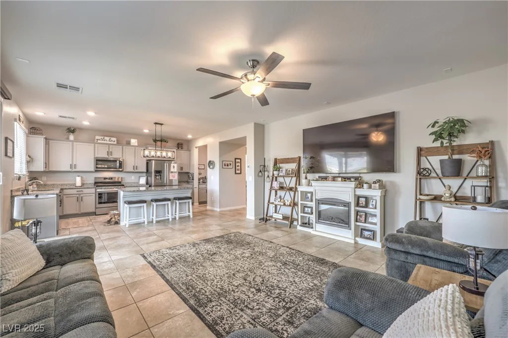 4442 Solitude Falls, North Las Vegas, NV 89084
