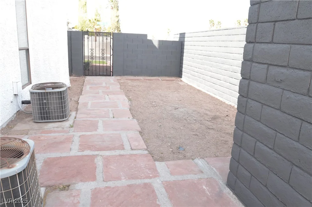 8101 Spur, Las Vegas, NV 89145