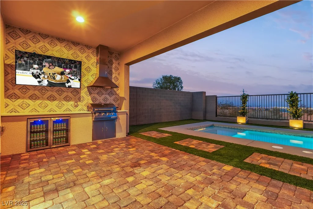 154 Nine Mile Creek, Las Vegas, NV 89138