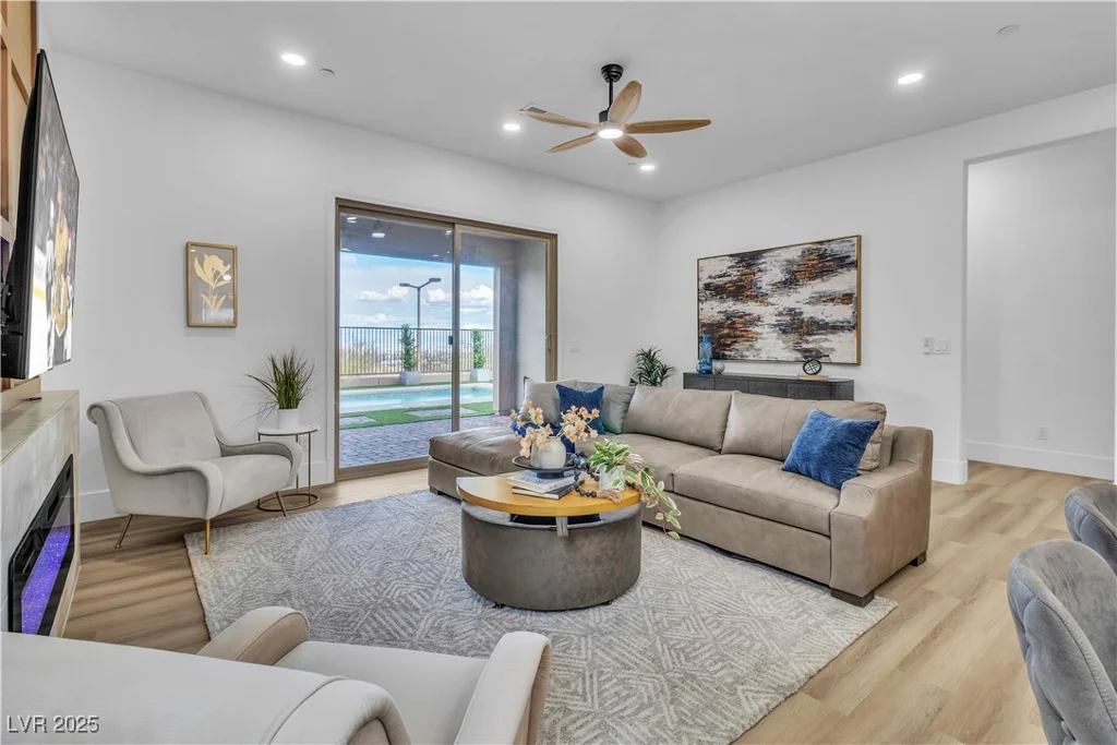 154 Nine Mile Creek, Las Vegas, NV 89138