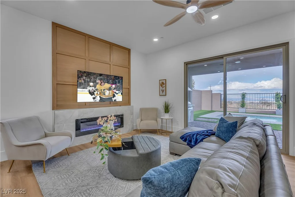 154 Nine Mile Creek, Las Vegas, NV 89138