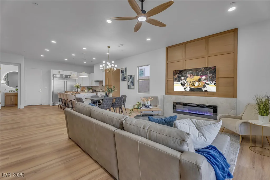154 Nine Mile Creek, Las Vegas, NV 89138