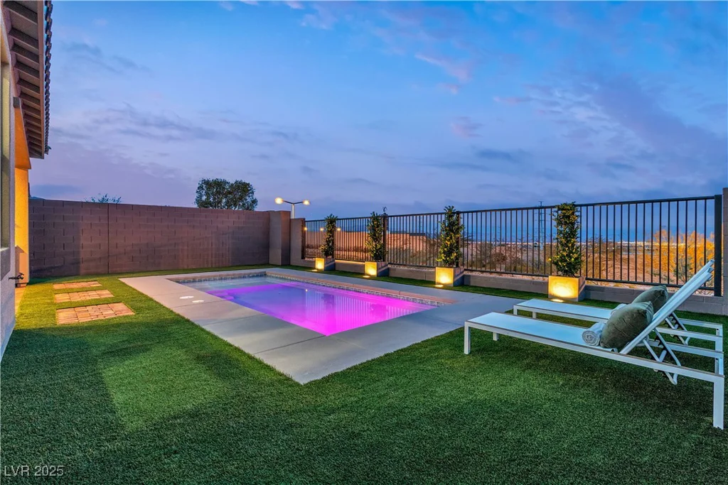 154 Nine Mile Creek, Las Vegas, NV 89138