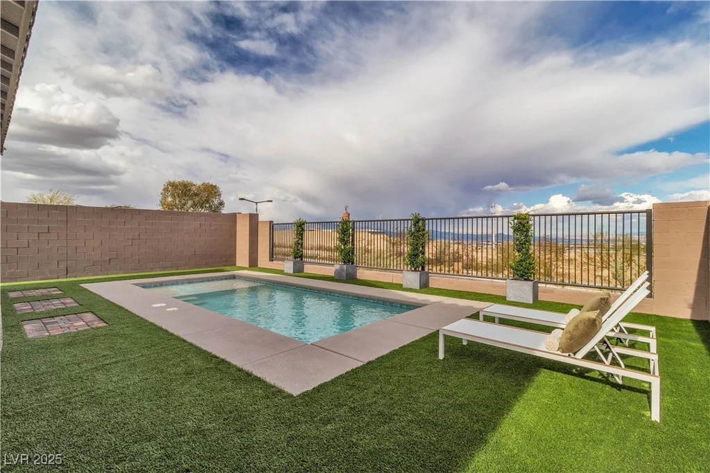 154 Nine Mile Creek, Las Vegas, NV 89138