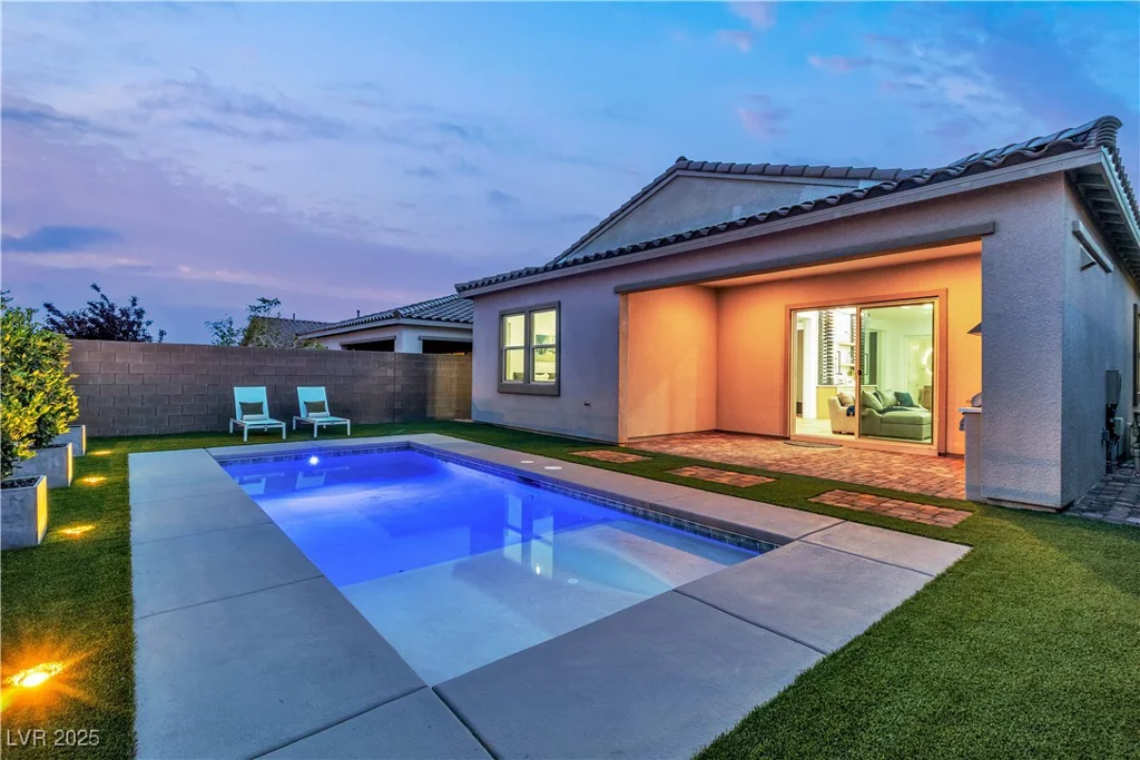 154 Nine Mile Creek, Las Vegas, NV 89138