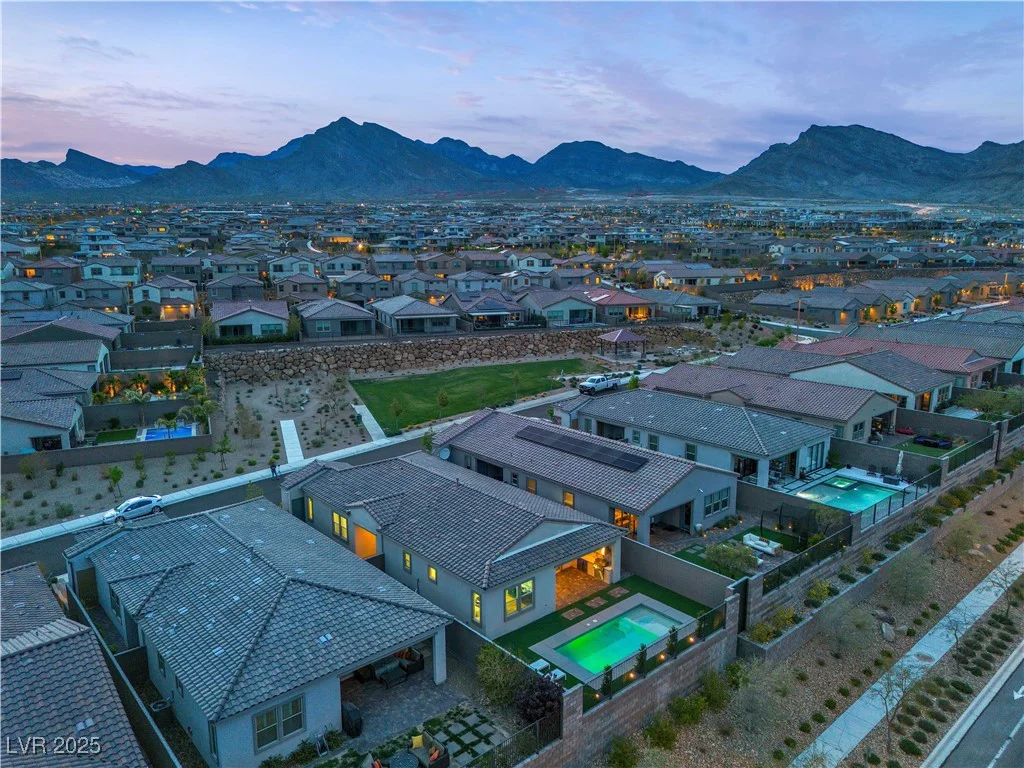 154 Nine Mile Creek, Las Vegas, NV 89138