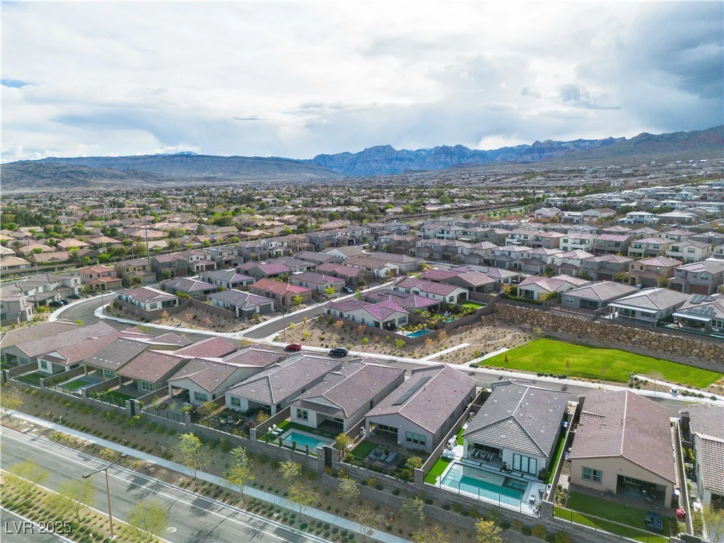 154 Nine Mile Creek, Las Vegas, NV 89138