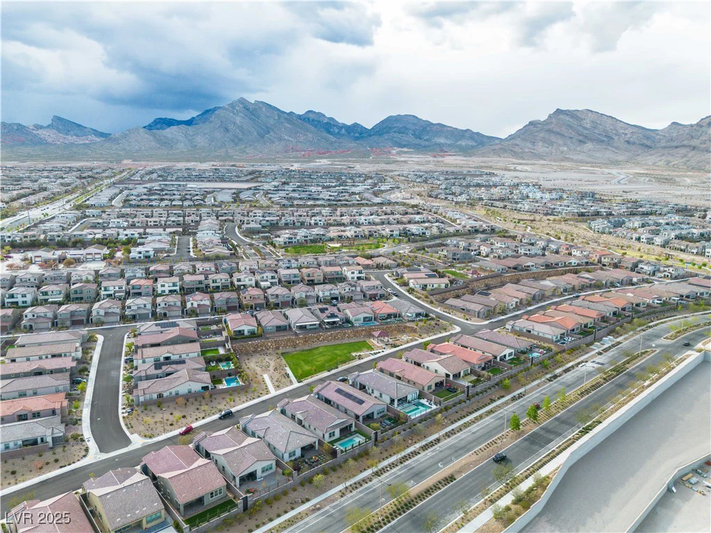 154 Nine Mile Creek, Las Vegas, NV 89138