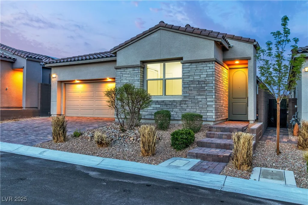 154 Nine Mile Creek, Las Vegas, NV 89138