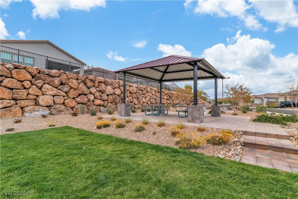 154 Nine Mile Creek, Las Vegas, NV 89138