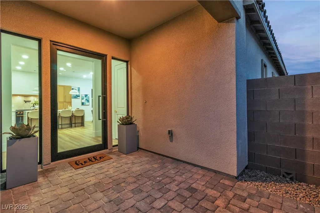 154 Nine Mile Creek, Las Vegas, NV 89138