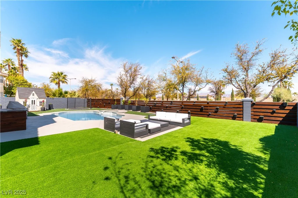 8816 Saint Pierre, Las Vegas, NV 89134