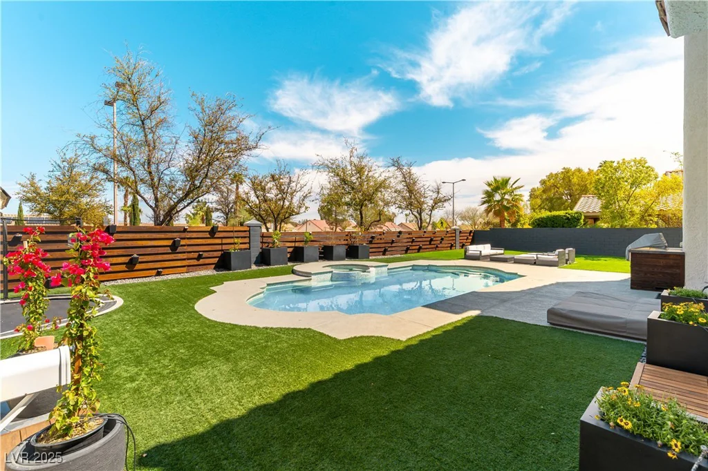 8816 Saint Pierre, Las Vegas, NV 89134
