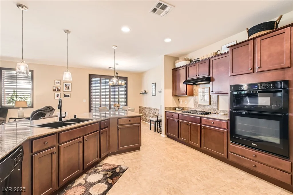 7154 Brighton Village, Las Vegas, NV 89166