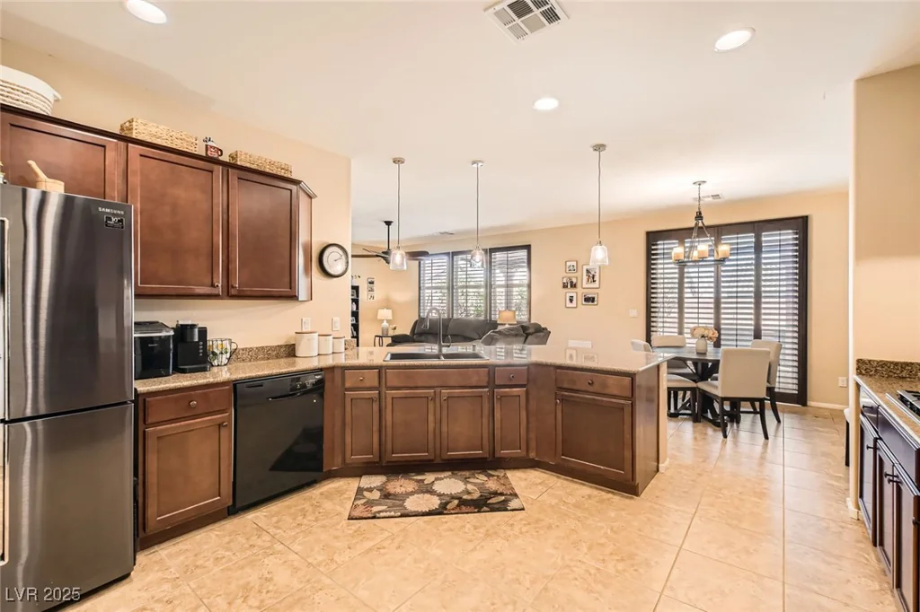 7154 Brighton Village, Las Vegas, NV 89166