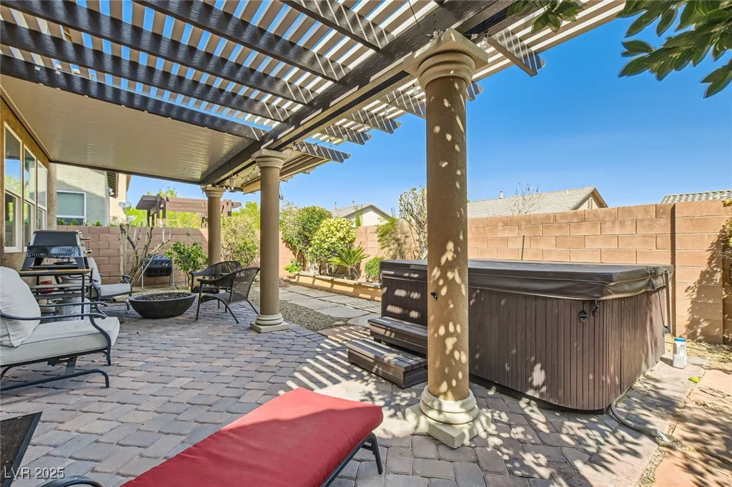 7154 Brighton Village, Las Vegas, NV 89166