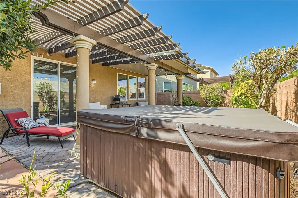 7154 Brighton Village, Las Vegas, NV 89166
