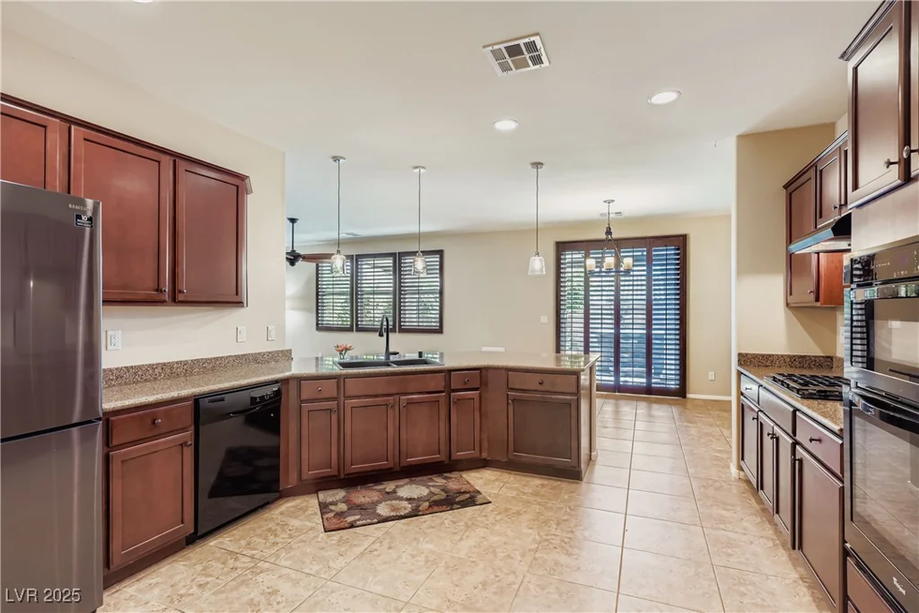 7154 Brighton Village, Las Vegas, NV 89166