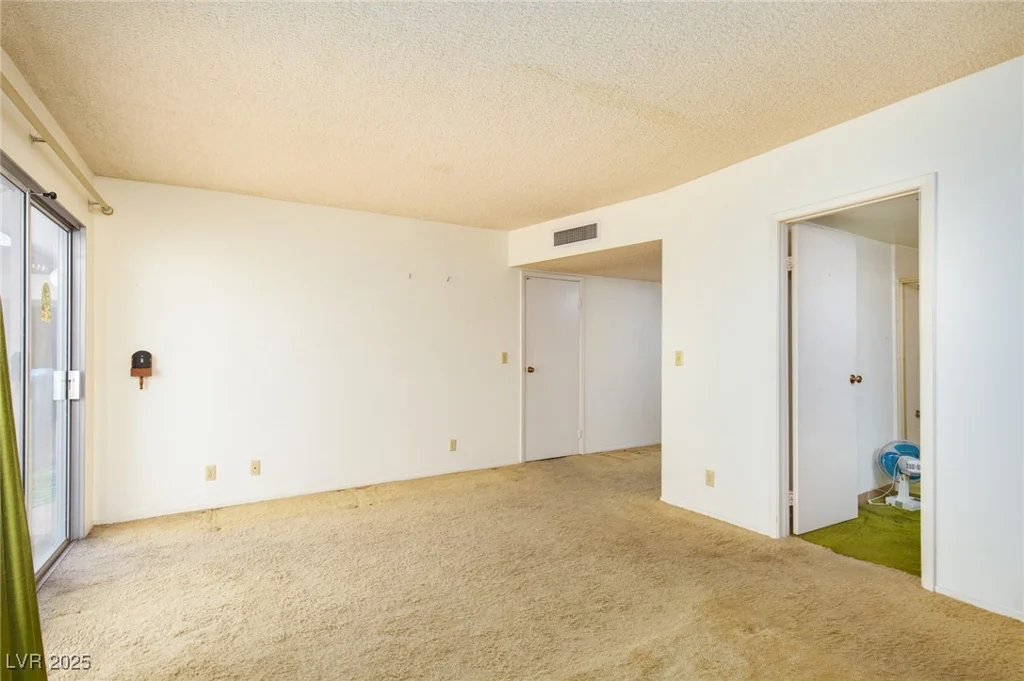 3871 Sinclair, Las Vegas, NV 89121