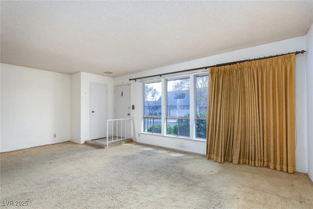 3871 Sinclair, Las Vegas, NV 89121