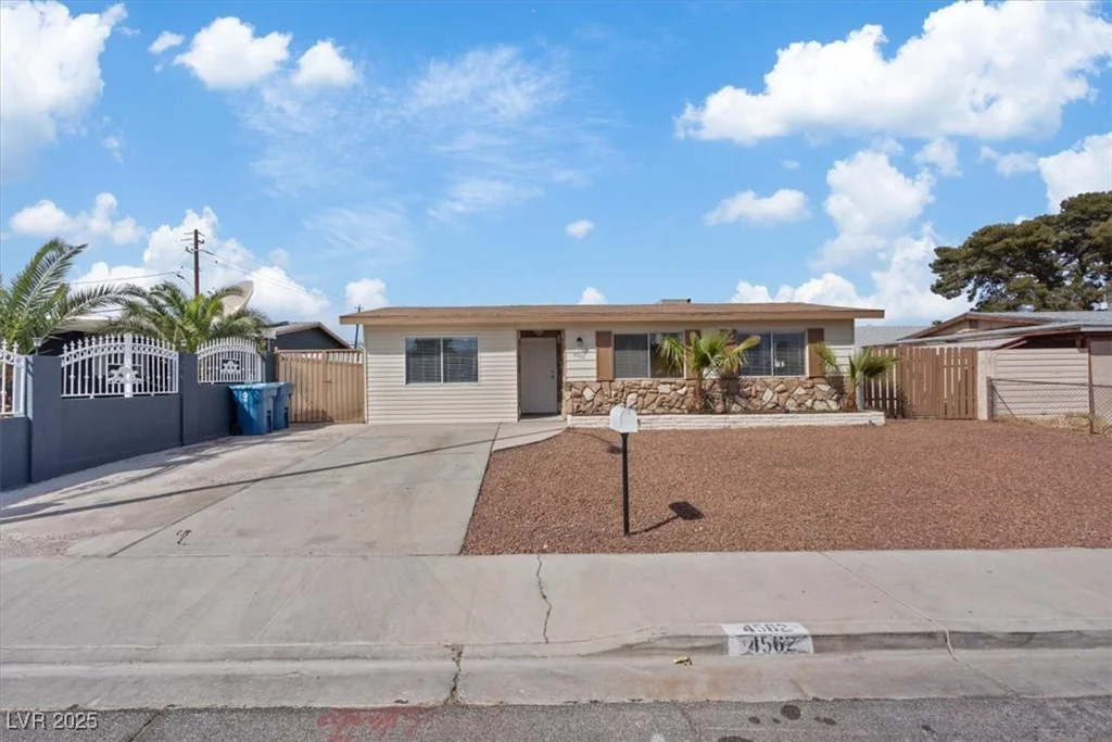 4562 Scott, Las Vegas, NV 89102