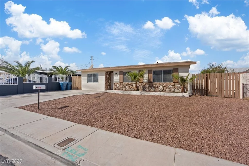 4562 Scott, Las Vegas, NV 89102
