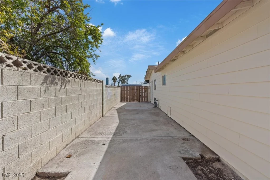 4562 Scott, Las Vegas, NV 89102